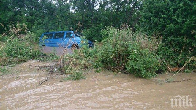 Само в ПИК! Вижте как потънаха Созопол и Приморско! (уникални снимки от потопа)