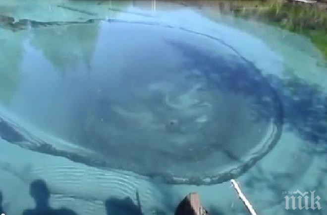 Зловещо! Живо езеро поглъща човешки тела и душѝ! (видео)