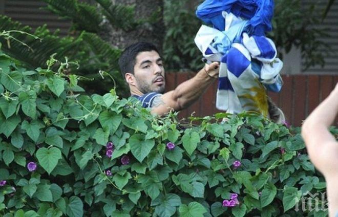 Суарес започна с куриозите и в Барса, вижте в каква деликатна ситуация изпадна (видео)