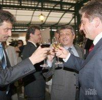 Вижте кръга от медии на Цветан Василев! Нормално ли е да даваш интервюта в своите сайтове! Вижте и кой захранва троловете в Интернет!