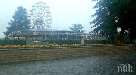 улиците златни пясъци превърнаха реки