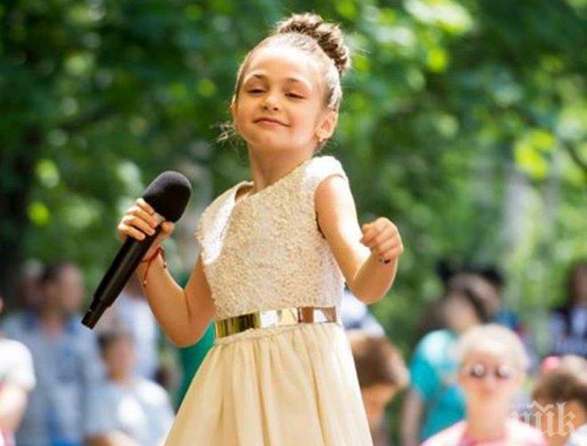 Краси Радков луд по Крисия – глези я с кукли и шоколади (снимка)
