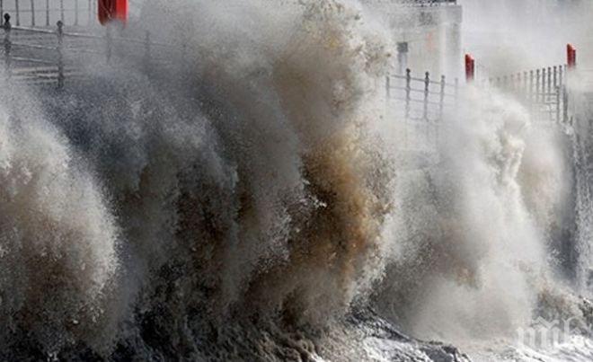 Тайфун уби 18 души в Китай