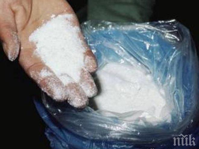 Жена и двама мъже са арестувани в Перник, пласирали дрога