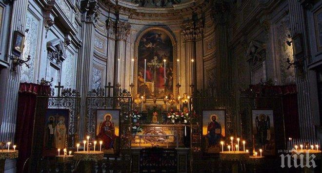 Безбожници снимат порно в църква, свещеникът е в потрес


