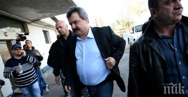 Феновете на Левски се изгавриха брутално с Батков (снимка)