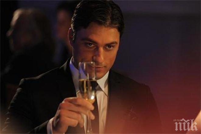 Владо Карамазов дири песен за баба си