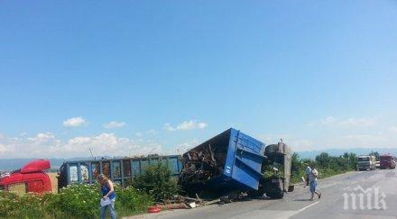 тир преобърна