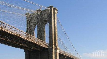 подмениха американското знаме бруклинския мост бял флаг