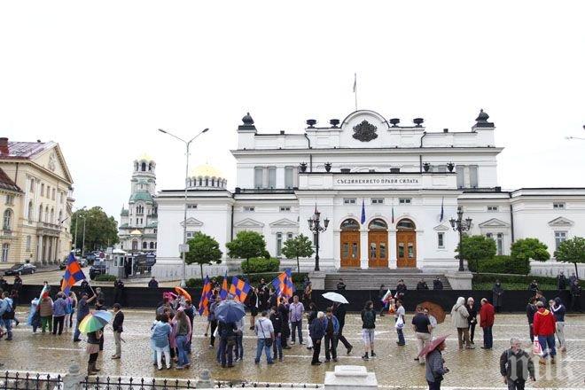 Протестиращите блокираха центъра на София, радват се на оставката