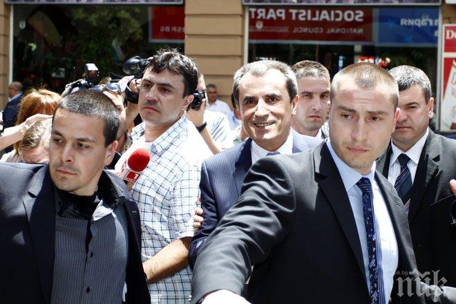 САМО в ПИК! Нов сценарий на Дондуков 1! Орешарски изчаква изхода от конгреса на БСП, за да си подаде оставката? Управляващите искали да изместят изборите със седмица, за да не са на Байряма