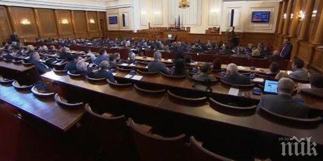 Министрите се събират, очаква се оставката на правителството