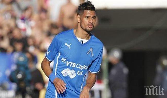 Изгонен халф от Левски на проби във Висшата лига 

