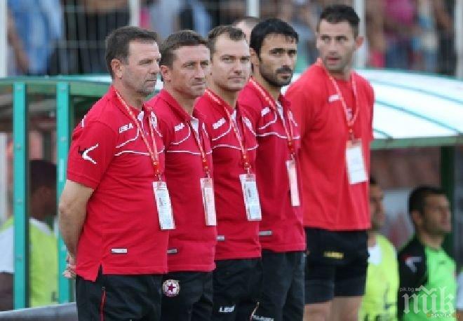 Само един от щаба на Стойчо Младенов говори пред медиите на летище София