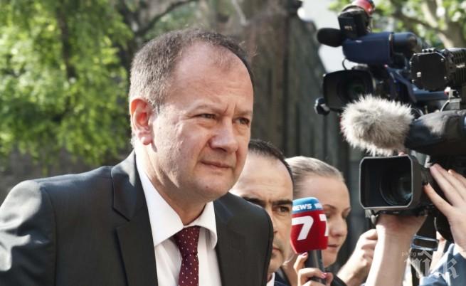 Михаил Миков: Реалистично е оставката да се гледа утре, но може и в петък