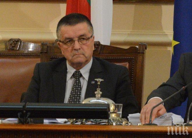 Имамов: Има шанс оставката на Орешарски да се гласува днес