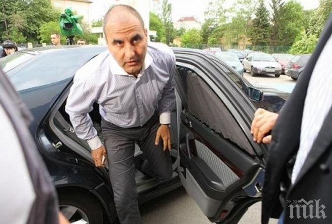 Цветан Цветанов пред ПИК: Колата ми попадна в голяма дупка! Слава Богу, всичко е наред!