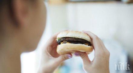 голи мъже крадат хамбургери видео