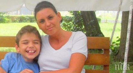 майка дете аутизъм прокле политиците