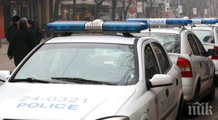 фолксваген удари верижно два паркирани автомобила