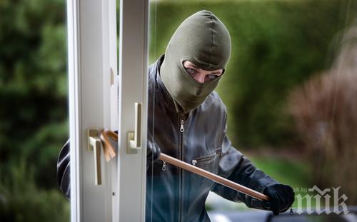 Апаши удрят Бурканбанк