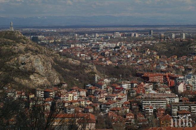 Нови тротоари и алеи изграждат в Пловдив
