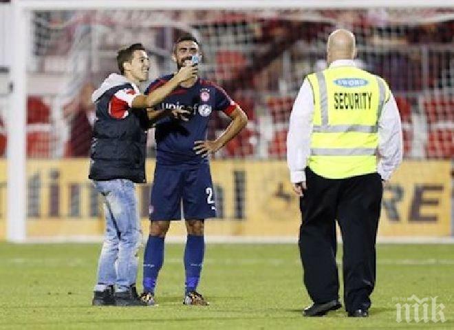 Фен си направи селфи с Фараона (снимки)