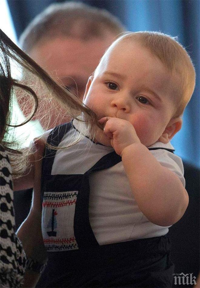 Уникални смешни физиономии на принц Джордж през първата му годинка (галерия)