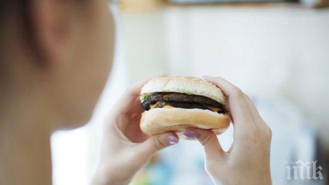 Голи мъже крадат хамбургери (видео)
