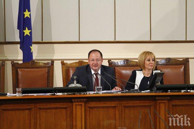 Михаил Миков изригна: Г-жо Цачева, спокойно! Скоро пак ще седнете на моето място!