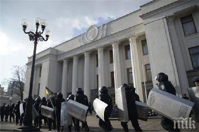 След раздор в коалицията украинският парламент е пред разпускане