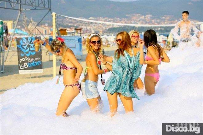 Диджеи от Ибиза с култов спектакъл на Слънчев бряг