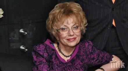 велева бареков явно стои никой