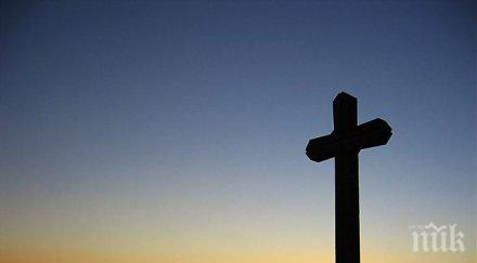 свещеник изгони жена деца улицата