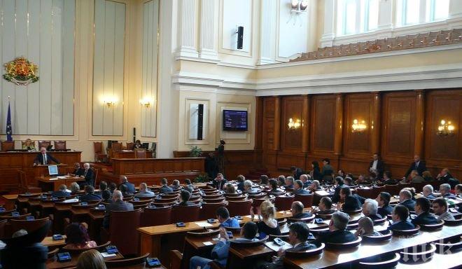 Парламентът заседава извънредно за актуализацията на бюджета