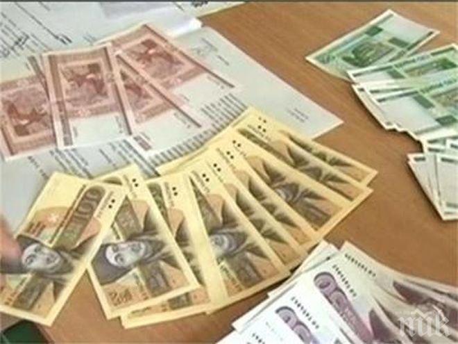 Арестуваха трима, мамели чужденци със стара валута в Слънчев бряг