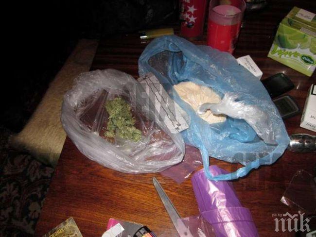 Задържаха мъж с половин килограм канабис