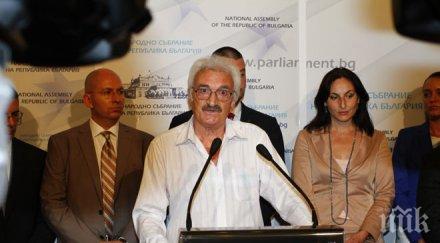 отцепникът димитър аврамов подаде сигнал атака върнали чантата