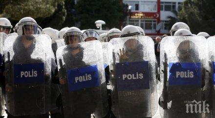 турски полицаи ареста заради подозрения шпионаж