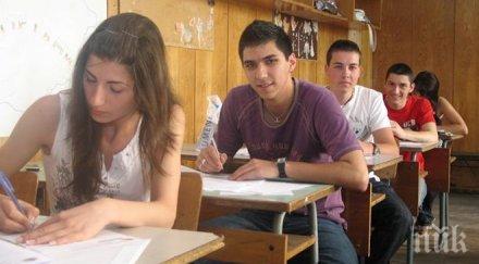 драма училищата ученици половината гимназии празни