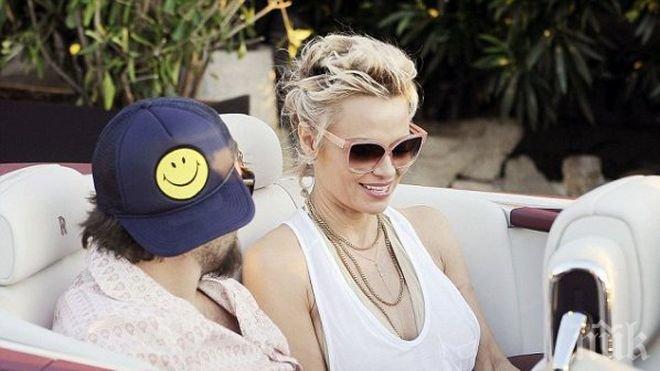 Сексбомба! Памела Андерсън си свали банския (горещи снимки)