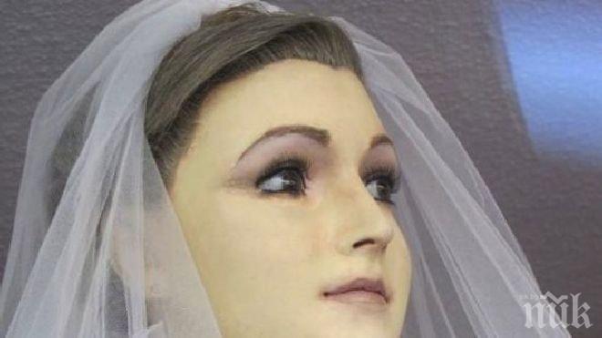 Зловещо! Труп на момиче краси витрина на магазин (снимка)