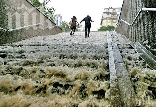 Пороен дъжд събори мост в Първенец