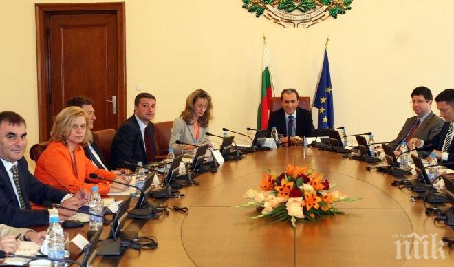 Правителството в оставка ще заседава, одобряват още допълнителни разходи