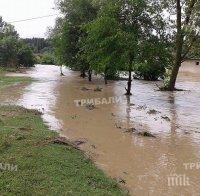 Повече от 80 души са блокирани в селата Дедево и Равнища
