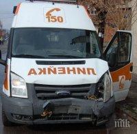 Пловдивчанин се блъсна с мотор в електрически стълб