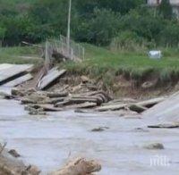 Поройни дъждове в Истанбул причиниха щети и наводнения