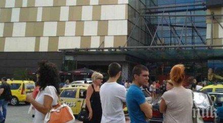 извънредно евакуираха молове софия бургас хиляди клиенти паника заради сигнали бомби обновена