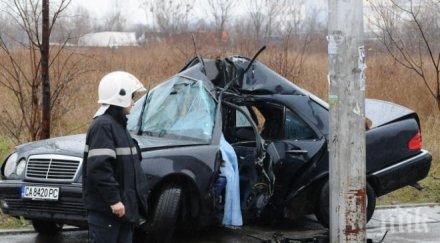 шофьор заби бясна скорост стълб умря