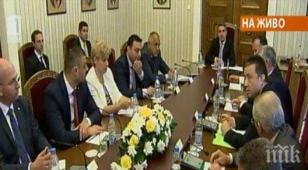 плевнелиев консултациите служебното правителство тегли заеми празен чек